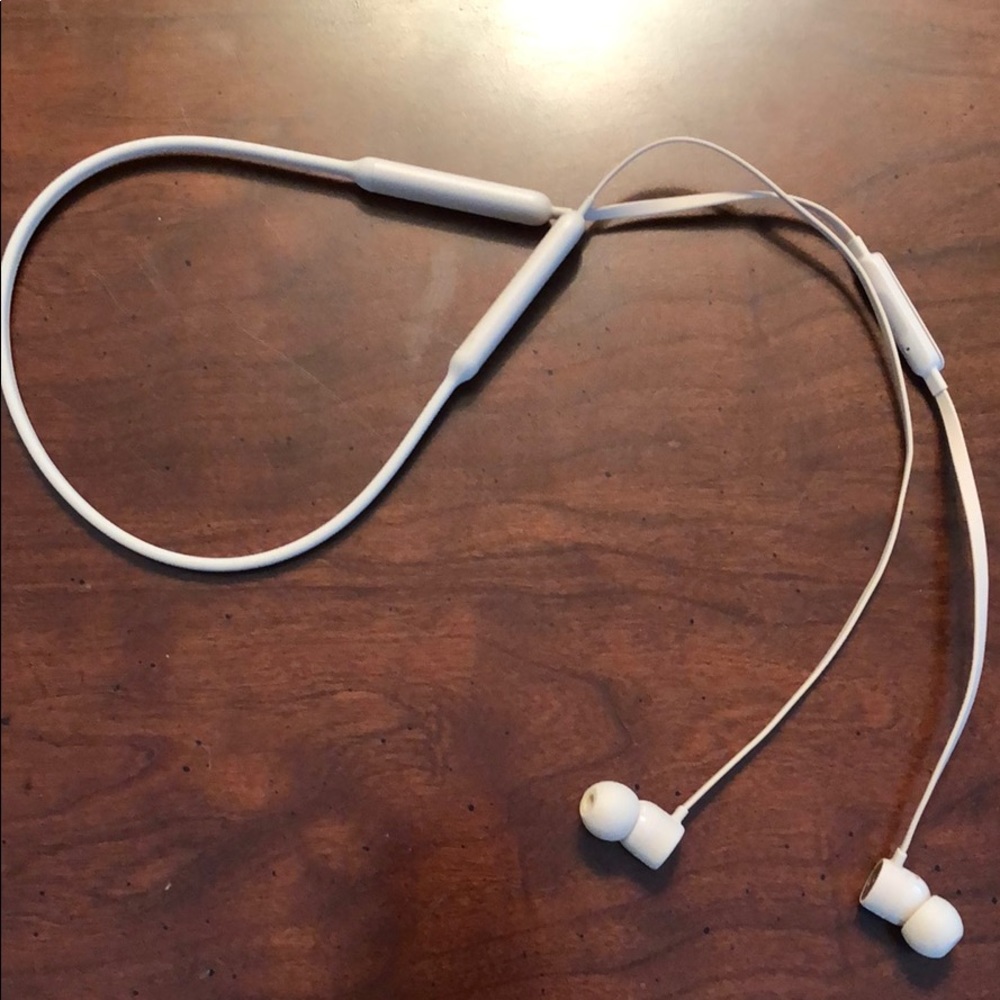 Beats Wireless Earbuds- Rose